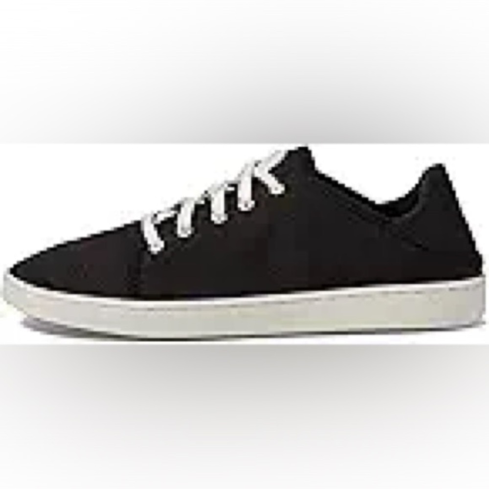 OluKai
Pehuea Li Women's Sneaker